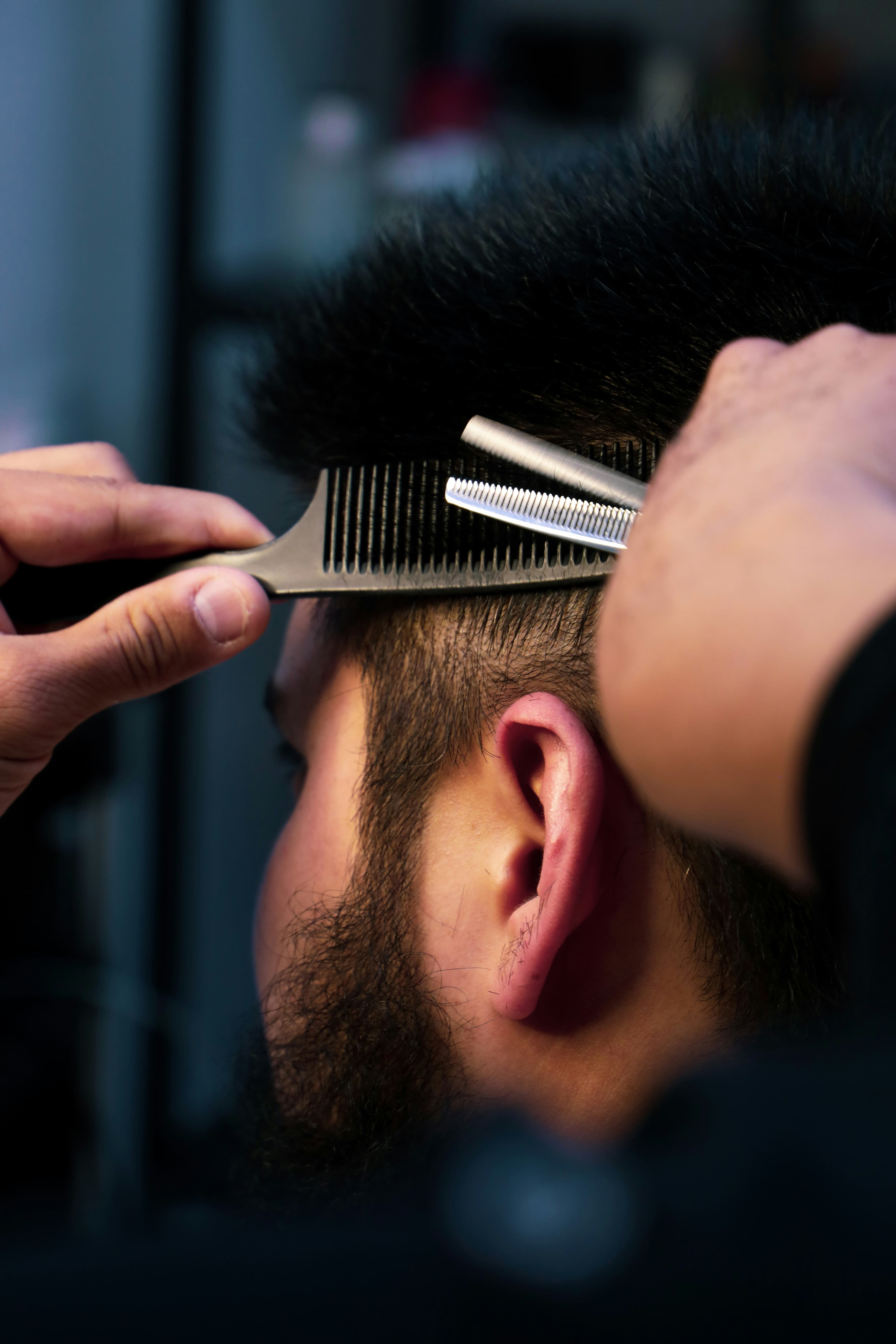 Corte con peine y tijera de entresacar